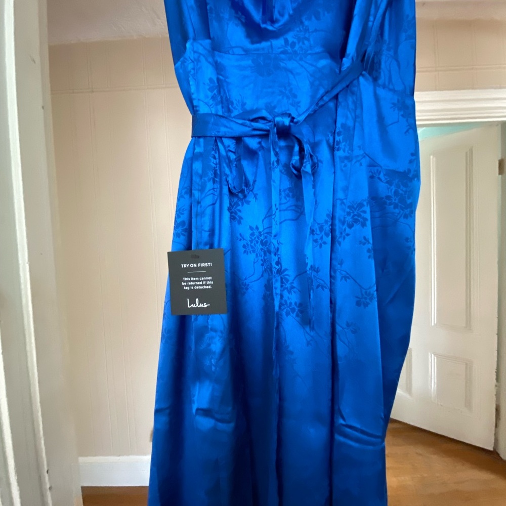 NWT Lulu's Blue Satin V Tie Wrap Floral Jacquard Ruched Cocktail Midi Dress M - Picture 5 of 16